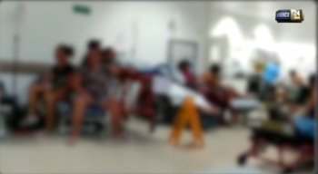 No vídeo gravado por uma acompanhante, é possível ver a superlotação no hospital