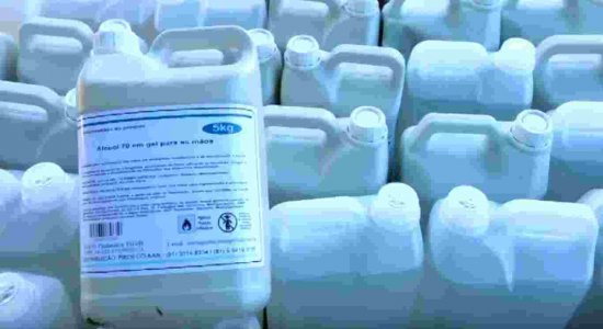 PM fecha fábrica clandestina de álcool gel em Abreu e Lima