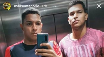 Mailson (E) ao lado do irmão Denival, que também é goleiro do Sport.