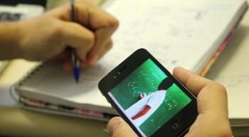 Aulas presenciais estão sendo substituídas por educação a distância