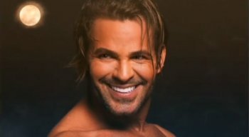 O cantor Eduardo Costa