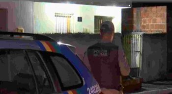 Os suspeitos queriam saber sobre um carro, que estava abandonado na rua e a polícia recolheu.