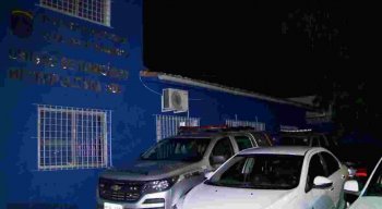 A polícia foi acionada e prendeu o suspeito em flagrante.