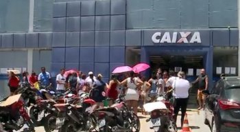 As filas estavam enormes nas agências