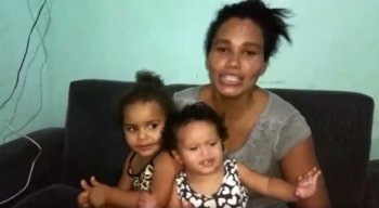 Alexandra se emocionou ao receber o dinheiro de volta