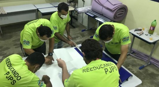 Produção de protetores faciais na PJPS