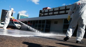 Uso de estruturas como câmaras, cabines e túneis para desinfecção de pessoas precisa de evidências científicas enquanto medida preventiva contra o novo coronavírus
