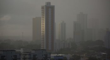 Tempo nublado no Grande Recife