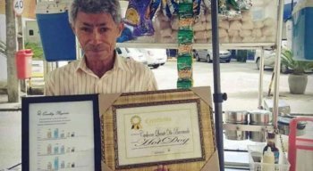 Com dificuldade financeira por conta da covid-19, Barruada, como é conhecido, recebeu ajuda de alunos e ex-alunos do Salesiano, local onde ele vende seus lanches