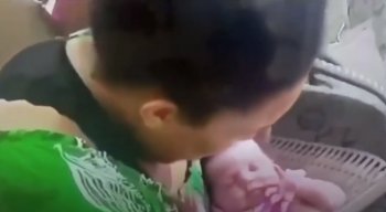 A mãe e a bebê foram separadas, internadas na UTI e só depois da alta médica, puderam finalmente, se encontrar