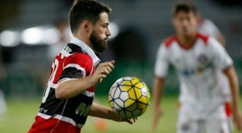 Com a camisa do Santa Cruz, João Paulo conquistou dois Pernambucanos e uma Copa do Nordeste; Além de um acesso à Série A.