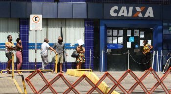 Caixa paga auxílio emergencial