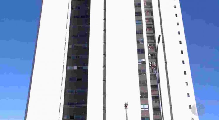 O caso aconteceu em um dos prédios conhecidos como Torres Gêmeas, no Cais de Santa Rita, no bairro de São José