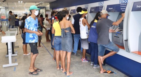 Auxílio emergencial de R$ 300: veja o novo calendário do ...
