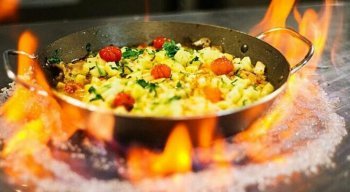 Você pode escolher entre duas opções de risoto. Cozinhando em Casa vai ao ar toda sexta-feira, às 12h, nas plataformas digitais do SJCC.