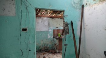 Parte da casa da confeiteira ficou destruída em São Lourenço da Mata