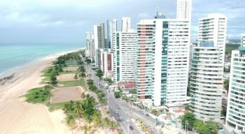 Praias do Recife continuam fechadas