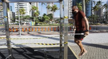 Calçadão da Praia de Boa Viagem foi reaberto para a prática de exercícios físicos individuais