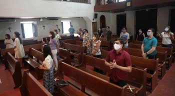 Fiéis mantiveram distanciamento social durante missa