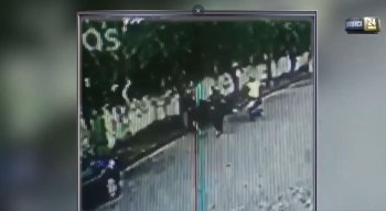 Rapaz chutou o assaltante no rosto e conseguiu fugir