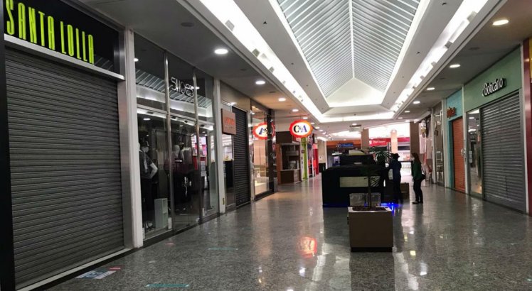Lojas funcionam das 12h às 20h no Caruaru Shopping