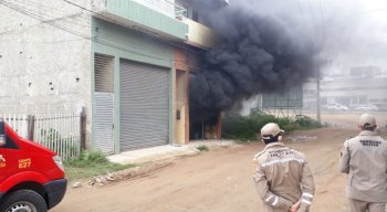 Bombeiros combateram incêndio em Toritama