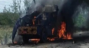 O carro-forte foi explodido pelos bandidos, mas ninguém ficou ferido, de acordo com a Polícia Militar
