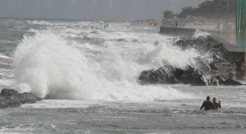 Marinha emite alerta de ondas fortes no Nordeste
