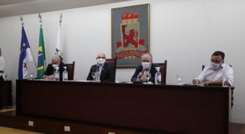 Reitores da UFPE, UFRPE e UPE em entrevista coletiva