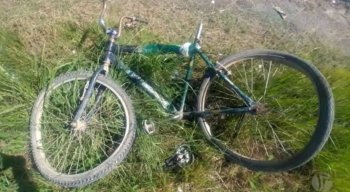 O motorista do carro saiu do local sem prestar socorro à vítima