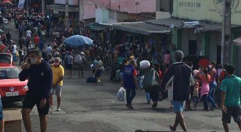 Registro de aglomeração na Feira da Sulanca, em Caruaru