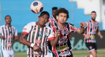 Salgueiro e Santa Cruz se enfrentaram pela primeira partida da final do Campeonato Pernambucano 2020