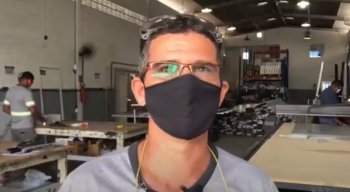 Ele, que desde jovem sempre conseguiu sustento como guardador de carros, viu sua renda reduzida com o esvaziamento das ruas e se arriscou em uma seleção de emprego em uma empresa localizada na Iputinga