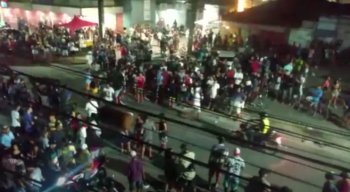 Morador do bairro de Prazeres, em Jaboatão dos Guararapes, denúncia aglomeração em festa