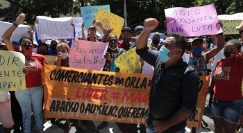 Comerciantes realizam protesto