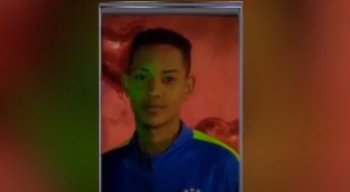 Revoltados com a fatalidade, os moradores do bairro pedem justiça pela morte do adolescente