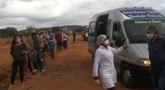 Barreira sanitária no Povoado Pradicó, em Ouricuri, no Sertão