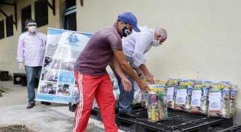 Cerca de 500 quilos de alimentos e produtos de limpezas foram doados ao Abrigo Cristo Redentor
