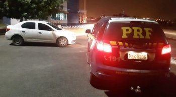 Homem de 29 anos que estava em um carro roubado de uma locadora e foi detido em Caruaru