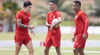 Jean Carlos, Erick e Jorge Henrique no treinamento do Náutico.