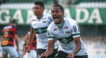 Sabino marcou o gol da vitória do Coritiba diante do Sport na Série A