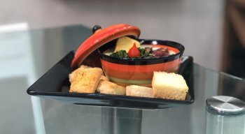 Caldo Verde e acompanhamentos, do chef Rivandro França