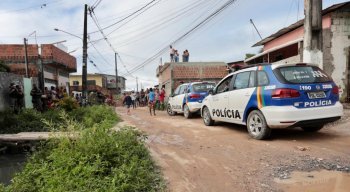 A polícia esteve no local do crime para iniciar as investigações