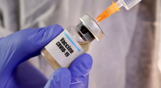 Pfizer conclui testes de vacina para covid-19 e garante 95% de eficácia