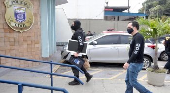 Na execução, estão sendo empregados 130 (cento e trinta) Policiais Civis, entre Delegados, Agentes e Escrivães.