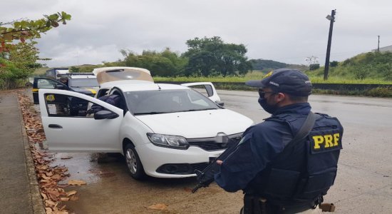 PRF apreende 23 veículos ilegais e detém 38 pessoas na Operação Tamoio em Pernambuco