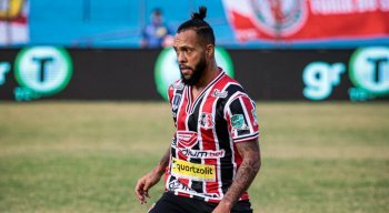 Paulinho é um dos destaques do Santa Cruz na temporada e renovou contrato até 2022