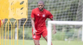 Wilian Simões, lateral-esquerdo do Náutico.