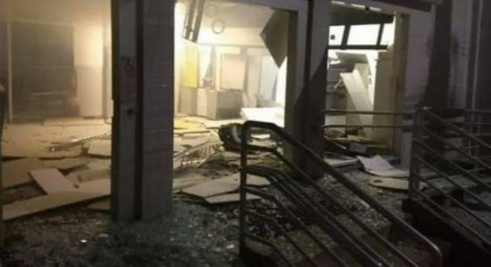 Agência ficou destruída após tentativa de assalto