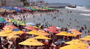 Na praia do Pina a aglomeração se repetiu